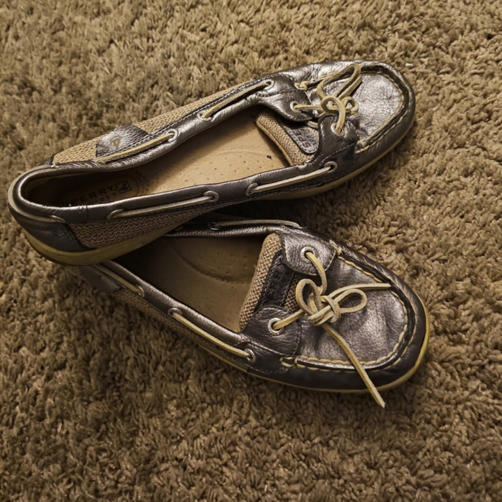 Size 9 women's Sperry topsiders
